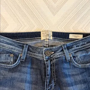 Dylan George Ring Spun Denim Alexandra Flare Jeans Size 28 Distressed Dark Wash thumbnail 3