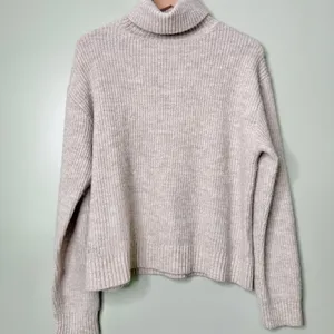NWT H&M Wool Rib Knit Turtleneck Sweater Grey Oatmeal Women’s Size Medium thumbnail 6