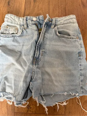 H&M denim shorts thumbnail 1