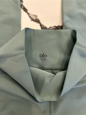 ALO Yoga High-Rise Leggings thumbnail 4