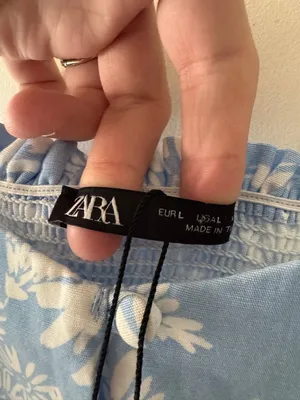 NEW!! Zara Blue and White Adorable Floral‎ Crop Top thumbnail 4
