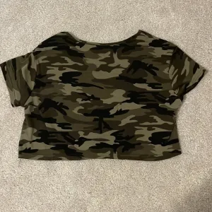 SHEIN Womens Camo Print Short Sleeve Crop‎ Top Tee Olive Green Small 5536692 thumbnail 3