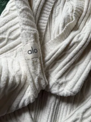 Alo Yoga Cable Knit Hoodie Winter Bliss thumbnail 5