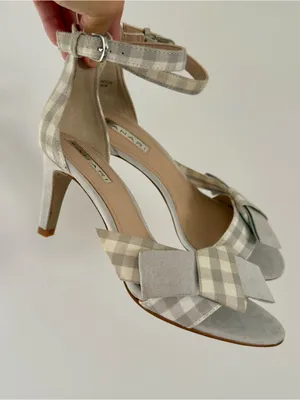 NIB Tahari eating Grey White Gingham Plaid Open Toe Bow 3” Heels NEW NWT 6.5 thumbnail 1