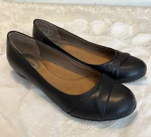 Hush Puppies Black Leather Comfort Shoes Women’s 8.5 Small Heel Casual Office thumbnail 1