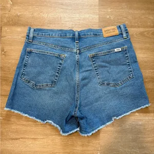 Levi's Signiture by Levi Strauss Heritage High-Rise Shorts thumbnail 2