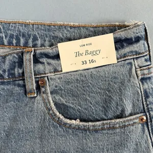 NWT Abercrombie & Fitch The Baggy‎ Low Rise Medium Wash Jeans thumbnail 5