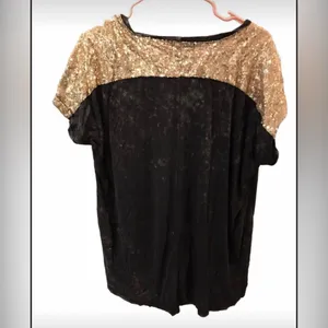 POL Sequin Short Sleeve Top - Size: Large thumbnail 2