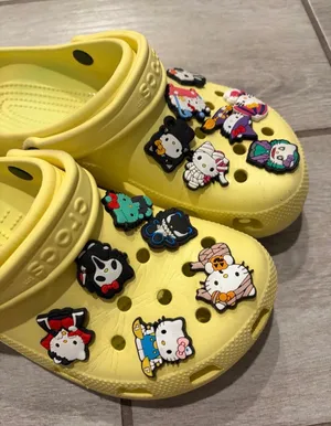 Women’s Pastel Yellow Crocs Hello Kitty Size 9 EUC thumbnail 5