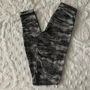 Lululemon Women’s 2 Wunder Under High-Rise Tight 28" Misted Jacquard Black White thumbnail 2