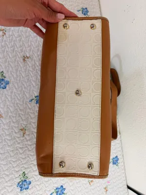 Salvatore Ferragamo VTG Gancini 2-Tone Leather Embossed Gold Hardwear Bag thumbnail 8