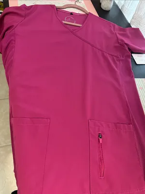 Ladies Scrub Top in festival fuchsia Sz L by Crush NWT thumbnail 1