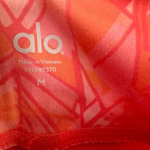 Alo Size Medium Leggings Pink Geometric Capri Cropped‎ Athletic Gym Running thumbnail 4