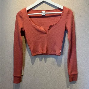 Aritzia TNA Women’s Waffle knit notch neck shirt size XXS thumbnail 2