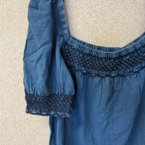 Faherty Women Size XS Presley Embroidered Detail Cotton Chambray Top‎ thumbnail 2
