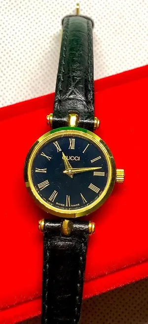 Super CUTE ladies GUCCI SHELLY LINE watch🌹🌹🌹 thumbnail 1
