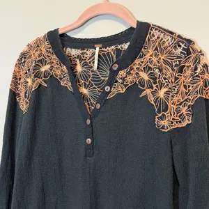 Free People Black Peach Floral Lace Embroidered Henley Long Sleeve Top Medium thumbnail 2