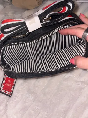 Love Essentials cross body bag Black thumbnail 4