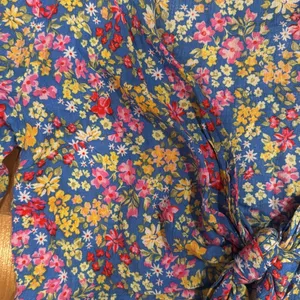 Floral billabong crop‎ top women’s size small NWT thumbnail 2