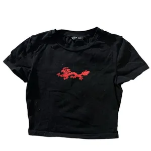 SHEIN Cropped T-Shirt Womens Small Black Red Dragon‎ Cropped Graphic Crew Neck thumbnail 2