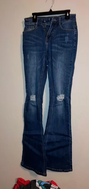 Bellbottom Jeans thumbnail 1