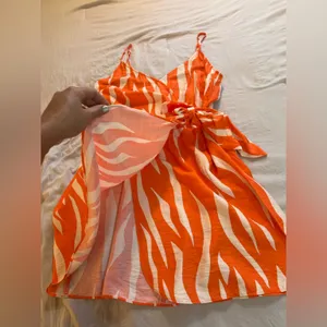 H&M women Wrap dress‎ - Orange/Zebra Size Medium thumbnail 8