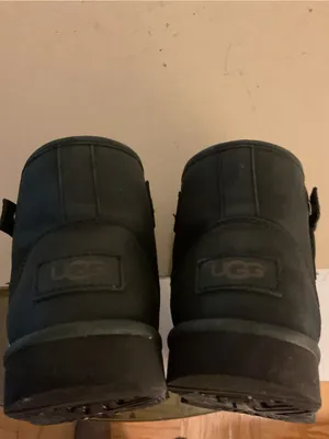 UGG women black leather Chelsea short Ankle Boots US 8 thumbnail 4