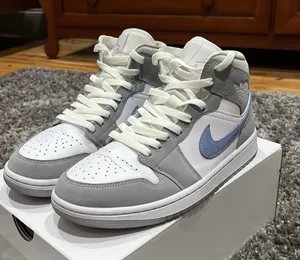 Nike Air Jordan 1 Wolf Gray thumbnail 1