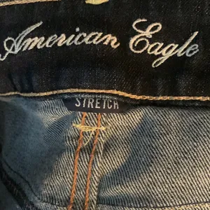 EUC American Eagle cropped jeans thumbnail 3
