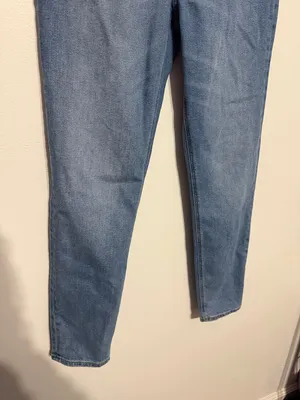 American Eagle stretch mom Jean high-rise light washed denim size 2 thumbnail 4