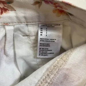 American Eagle floral mom shorts thumbnail 3