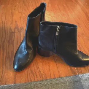 Vince Camuto Black Leather Ankle Booties Size 10 Zipper * Flaw: Off Track New thumbnail 2