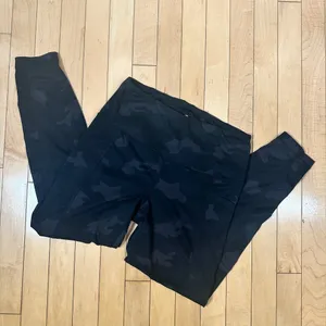 90 DEGREE BY REFLEX Black Camo Camouflage Leggings with side pockets Size Medium thumbnail 2