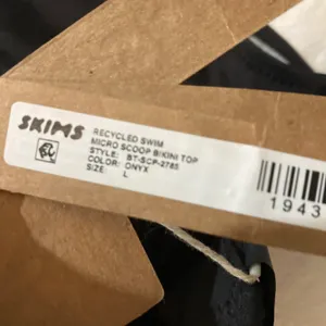 SKIMS Bikini Top NWT L thumbnail 3