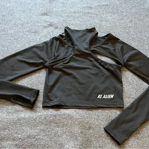 K-POP Inspired Black Cutout Crop Top – Long Sleeve, High Neck – Size XS‎ thumbnail 6