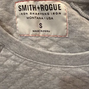 Smith & Rogue Quilted Crewneck Sweatshirt in Light Gray Size S thumbnail 3