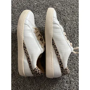 Emmer & Oat Boutique Womens Low Top Sneakers White Croc Leopard Stripe thumbnail 7