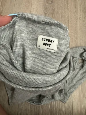 Aritzia Cropped Gray Turtleneck Long Sleeve thumbnail 4