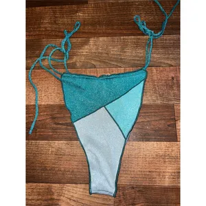 PrettyLittleThing Blue Teal Metallic Patchwork Tie-Side Bikini Bottom thumbnail 4