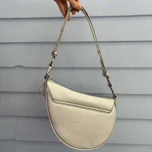 Ashlie Crossbody Bag thumbnail 6