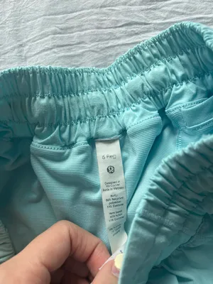 Lululemon Hotty Hot Short 2.5” thumbnail 2