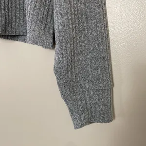 Aritzia Wilfred Free Ribbed Sweater Crewneck Gray Lightweight Size L thumbnail 3