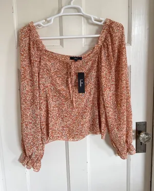 NWT Lulus rust‎ pink floral blouse size large thumbnail 1