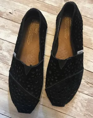 TOMS Shoes thumbnail 1