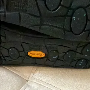 Vibram Women's Black Winter Boots thumbnail 7