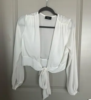 Vici Collection Vittoria Front Tie Crop Too thumbnail 4