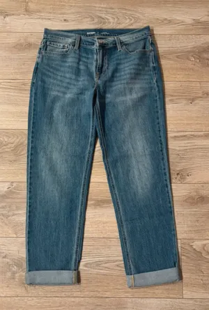 Old Navy Medium Wash Mid Rise Cuffed Capri Jeans Size 6 thumbnail 1