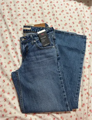 Low Loose Levi’s Jeans thumbnail 2