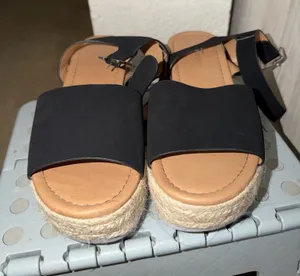 Women’s black platform sandals Size 7 thumbnail 1