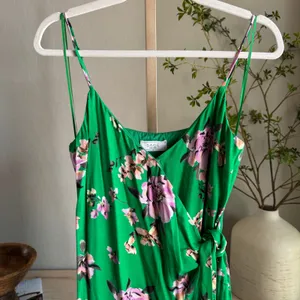 Sage The Label Greener Side Floral Wrap Midi Dress Green Small NWT thumbnail 4